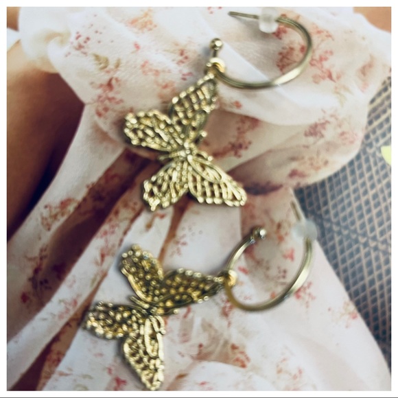 Butterfly drop hoop earrings - Picture 5 of 7